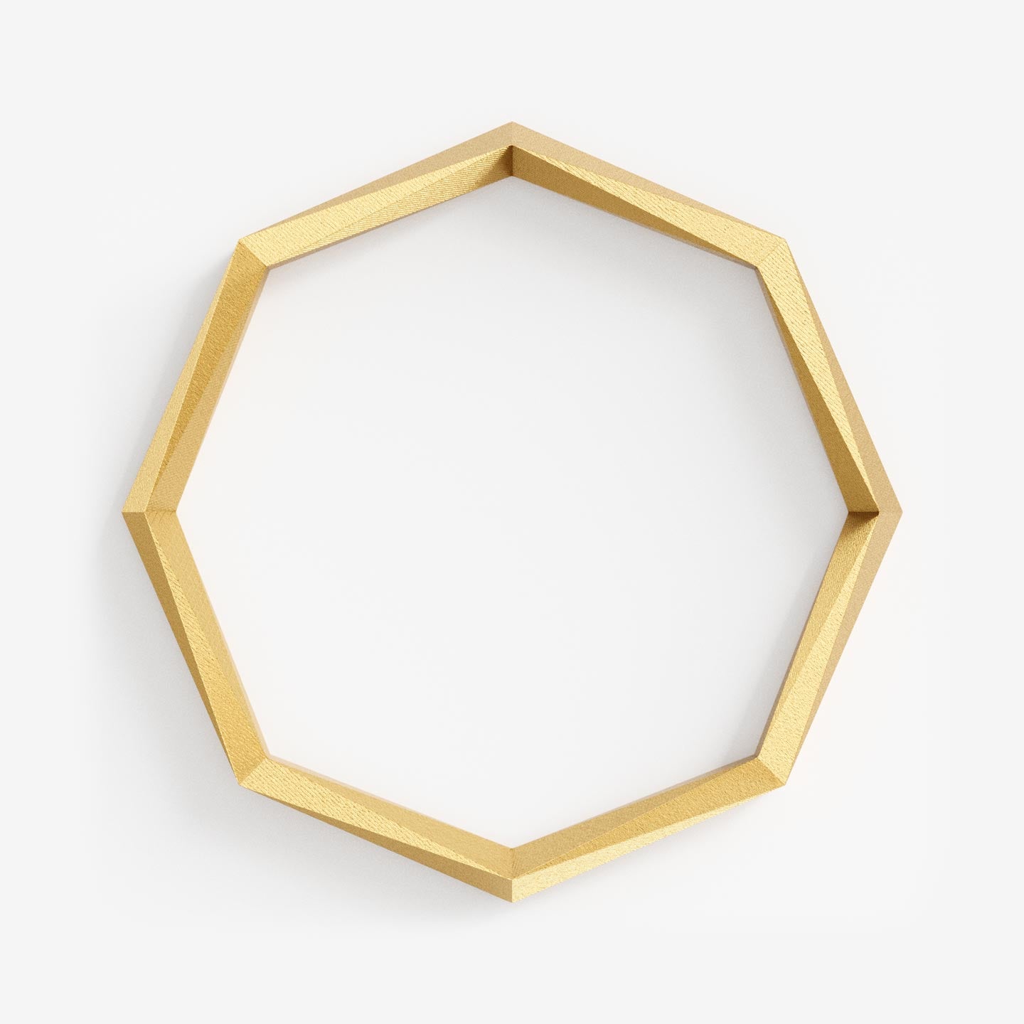 Geometrischer und massiver Armreif XFBG644 mit 64 Facetten, gefertigt aus recyceltem 750 Gold — nachhaltiger Uni-sex Schmuck von Fine Principles mit klarer Formensprache.