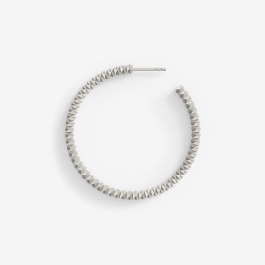 Fine Principles und Schmuck: Kreolen XFCO10242L mit 1024 feinen Facetten — geometrisch, recycelt, hochwertig verarbeitet in Silber oder Gold.