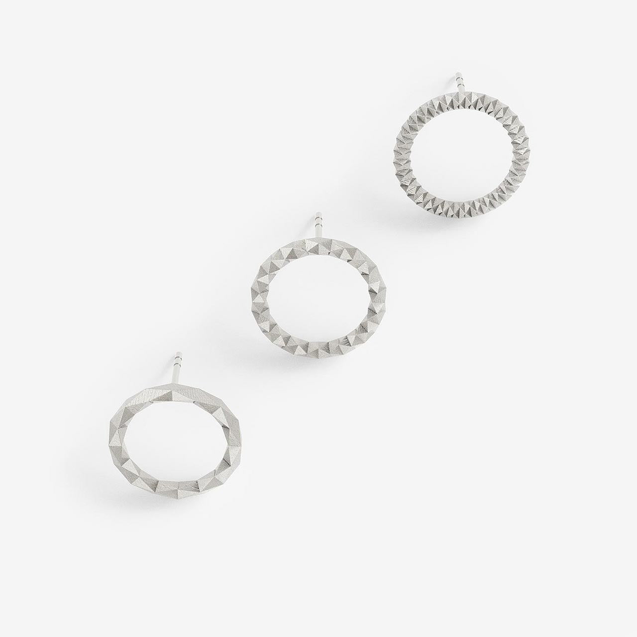 Kreisohrring-Set Größe M aus recyceltem RJC 935 Silber – Serie XF von Fine Principles, geometrisches Design mit nachhaltiger Qualität für einen minimalistischen Look.