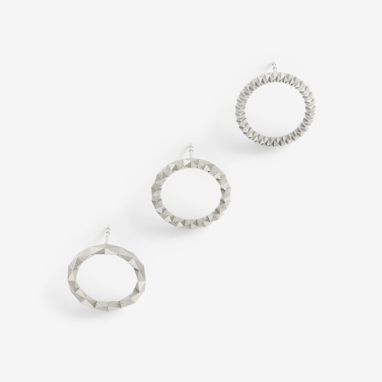 Kreisohrring-Set Größe M aus recyceltem RJC 935 Silber – Serie XF von Fine Principles, geometrisches Design mit nachhaltiger Qualität für einen minimalistischen Look.