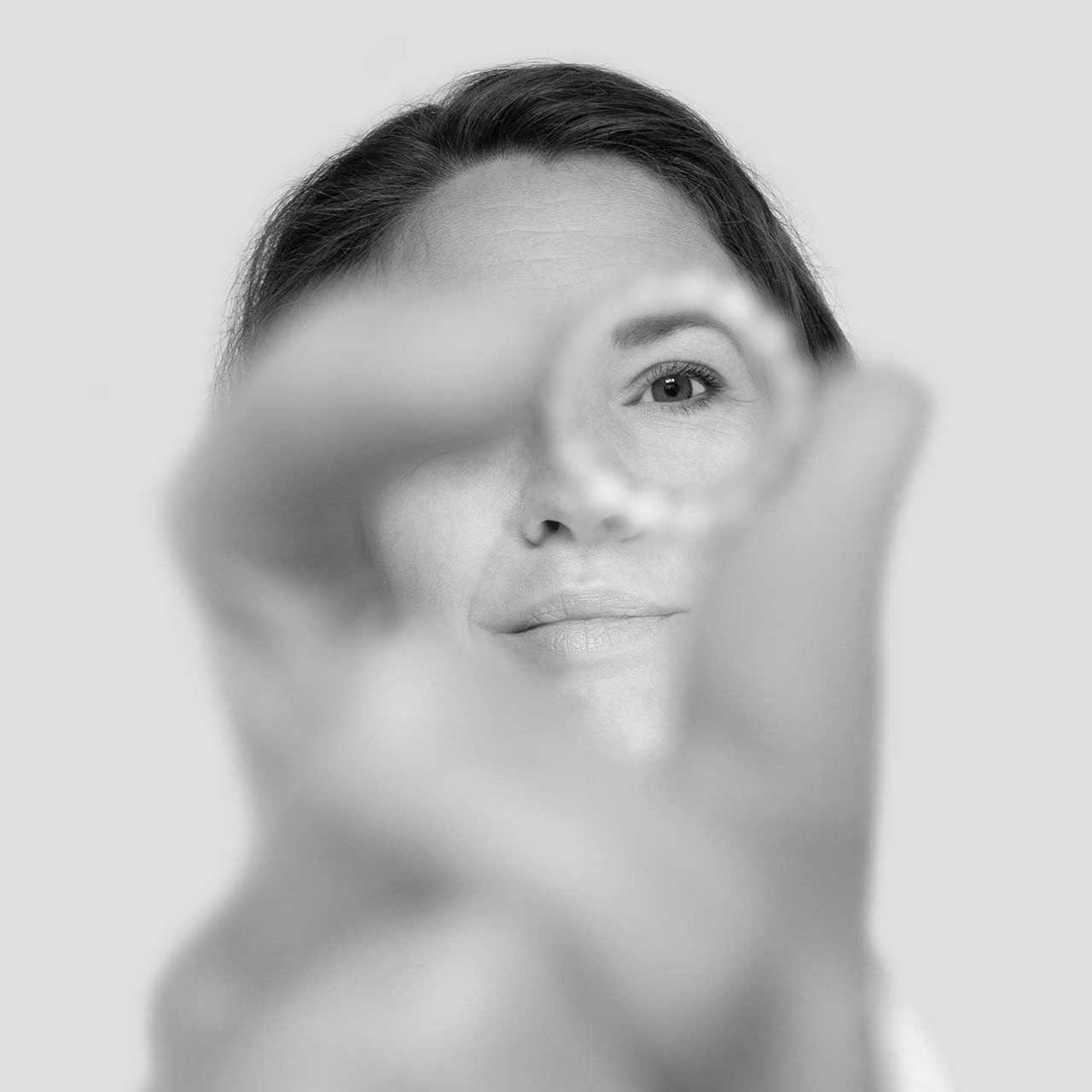 Nachhaltiger Schmuck von Fine Principles — Berliner Marke der Gestalterin Alexandra Schwarzwald mit minimalistischem Design und transparenter Herstellung.