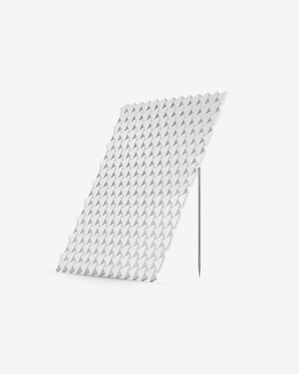 Zeitlose Brosche aus Silber mit flexibler Nadel von Fine Principles — geometrisch, zeitlos und nachhaltig in Pforzheim gefertigt.