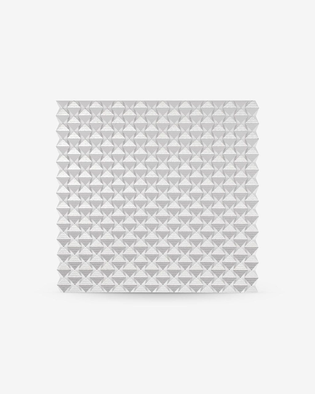 Elegante Brosche aus Silber von Fine Principles mit facettenreichen Details — geometrisch und zeitlos für sie und ihn.