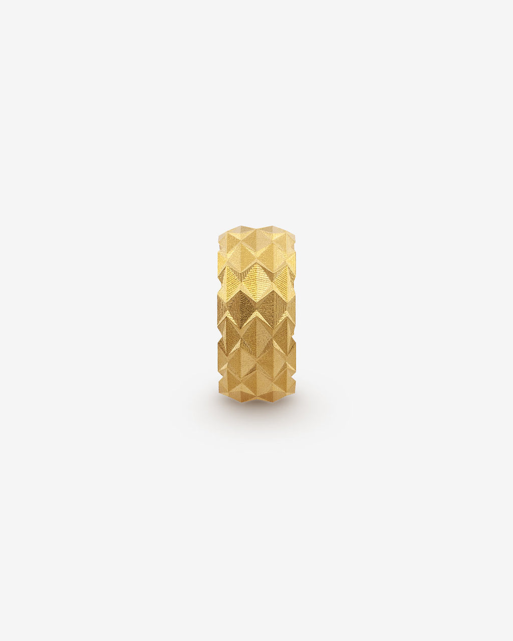 Zeitloser Ring in Gold von Fine Principles mit facettierter Oberfläche — geometrisch, zeitlos und unisex.