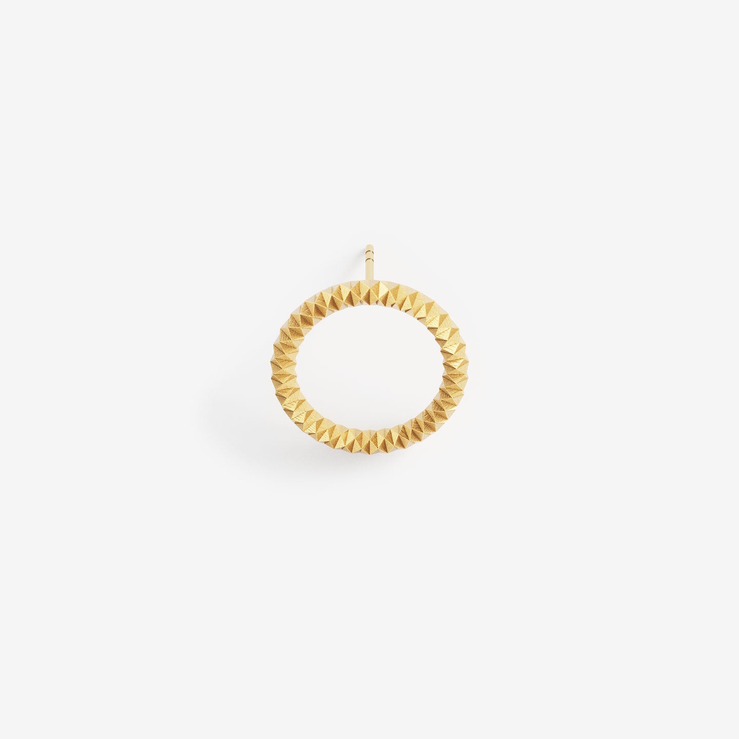 Nachhaltiger Ohrring XFCE5122M aus der Serie XF von Fine Principles — 512 klare Facetten in modernem Design, Schmuck aus recyceltem Gold gefertigt.