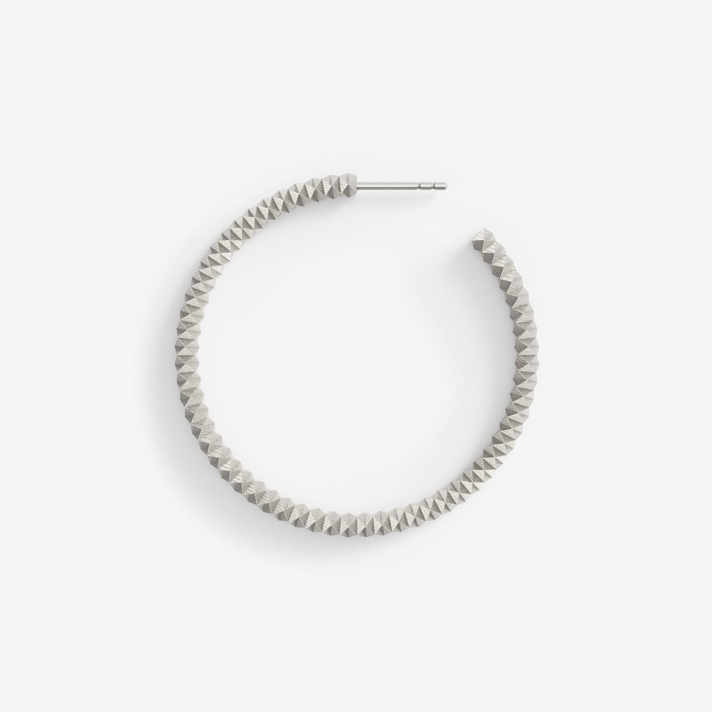 Fine Principles und Schmuck: Kreolen XFCO10242L mit 1024 feinen Facetten — geometrisch, recycelt, hochwertig verarbeitet in Silber oder Gold.