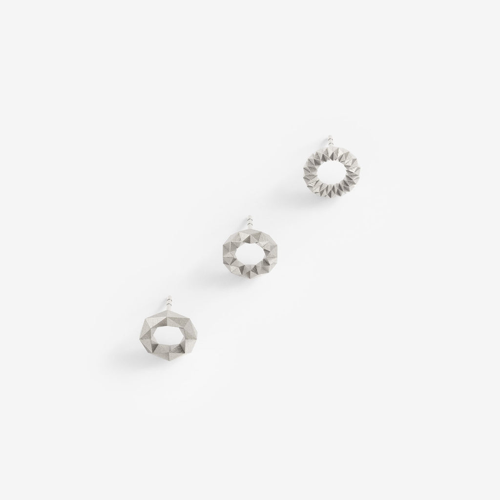 Kreisohrring-Set Größe S aus recyceltem RJC 935 Silber — Serie XF von Fine Principles, geometrisches Design für einen minimalistischen Look und nachhaltige Qualität.